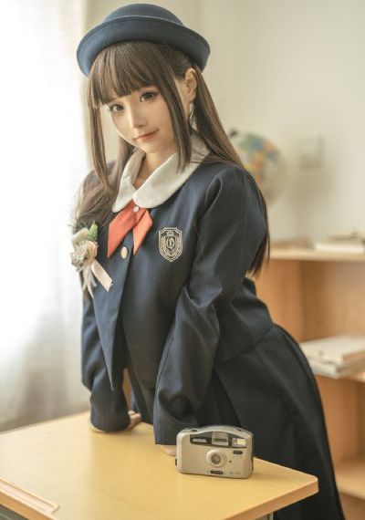 国产清纯粉嫩美女精品AⅤ_有字幕完整版